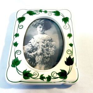 Vintage Ivy Design China porcelain picture frame